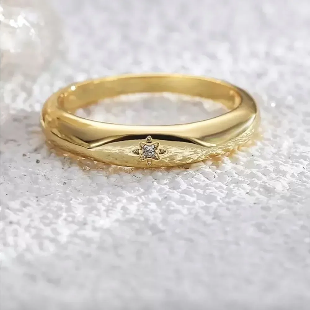 Elegant Gold Ring Q780